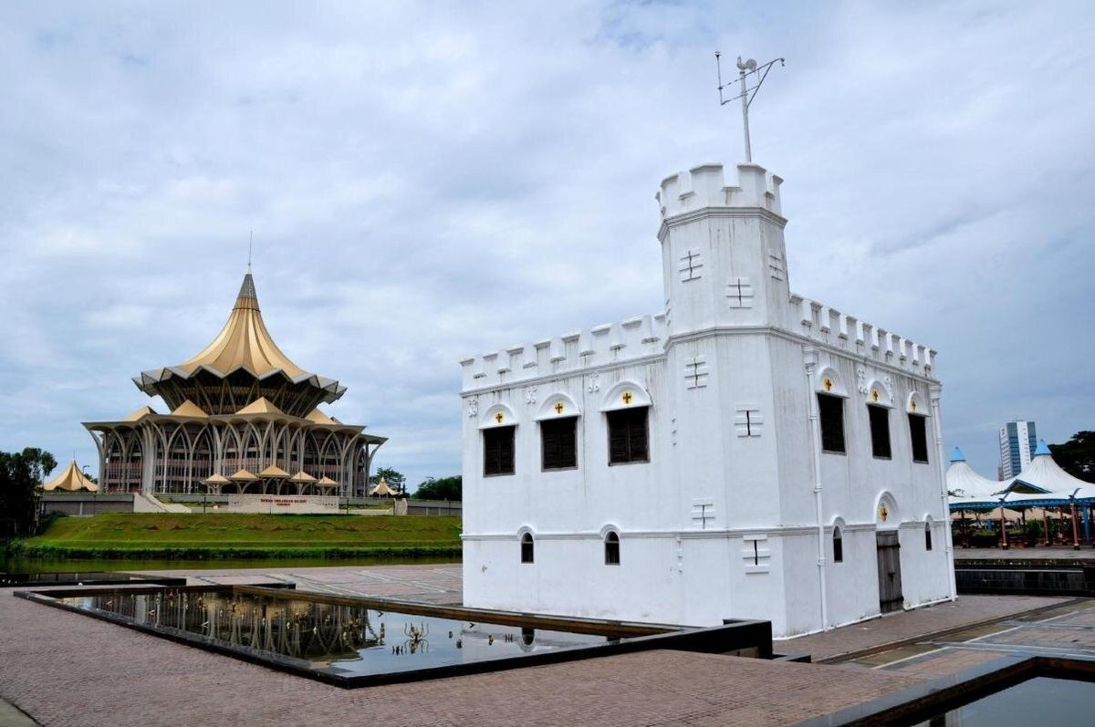 Square Tower & Magenta Restaurant