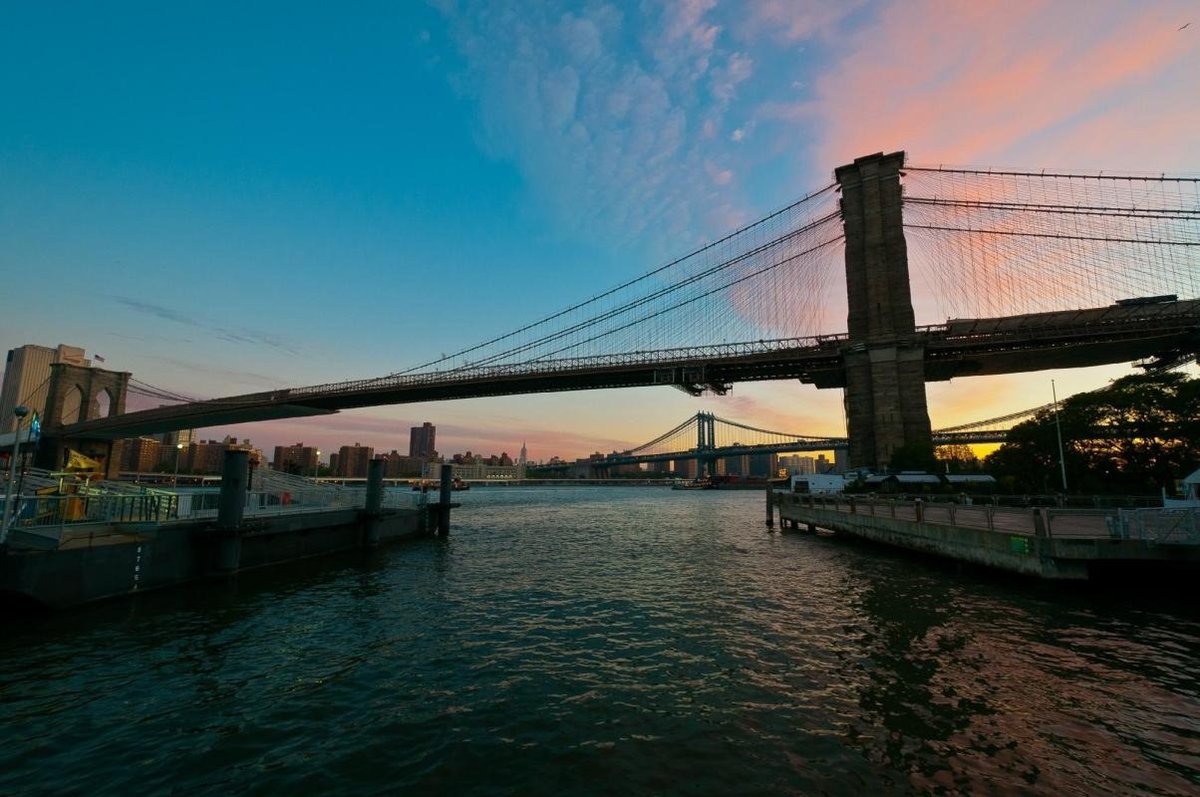 Empire Fulton Ferry in Brooklyn Bridge Park