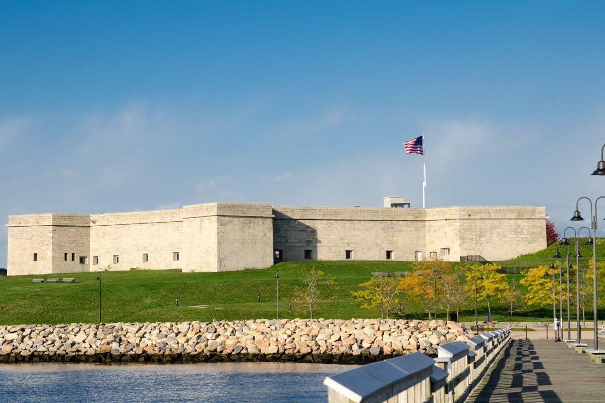 Fort Trumbull State Park and Museum