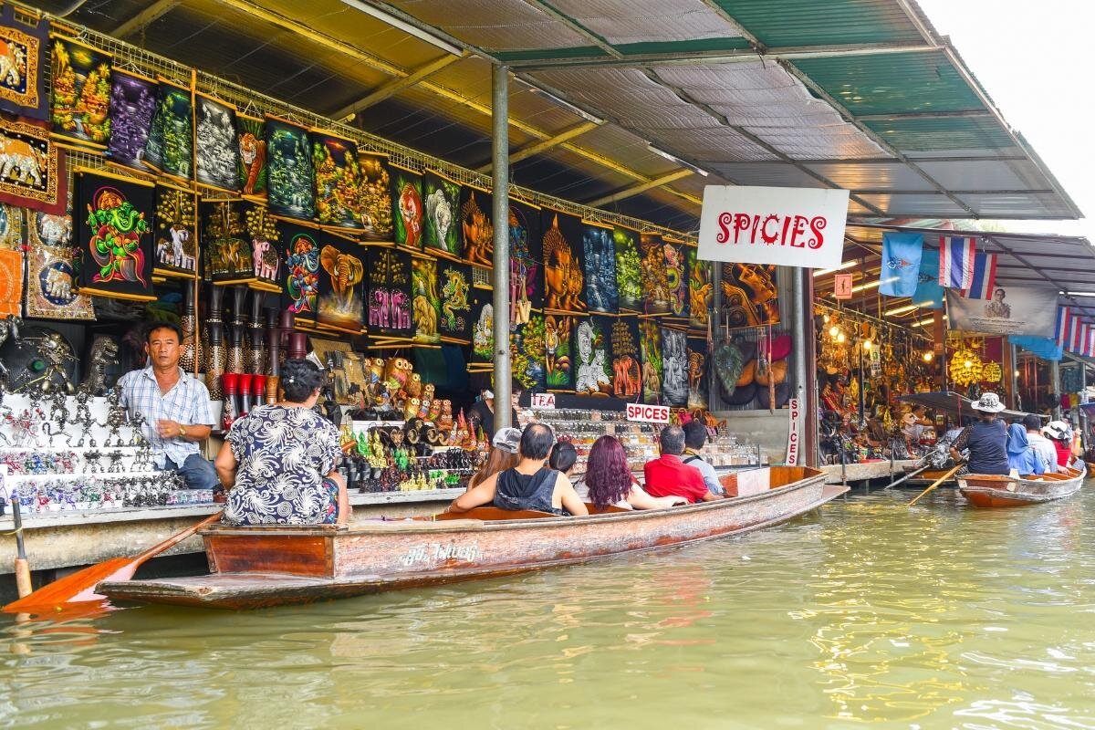 Damnoen Saduak Floating Market