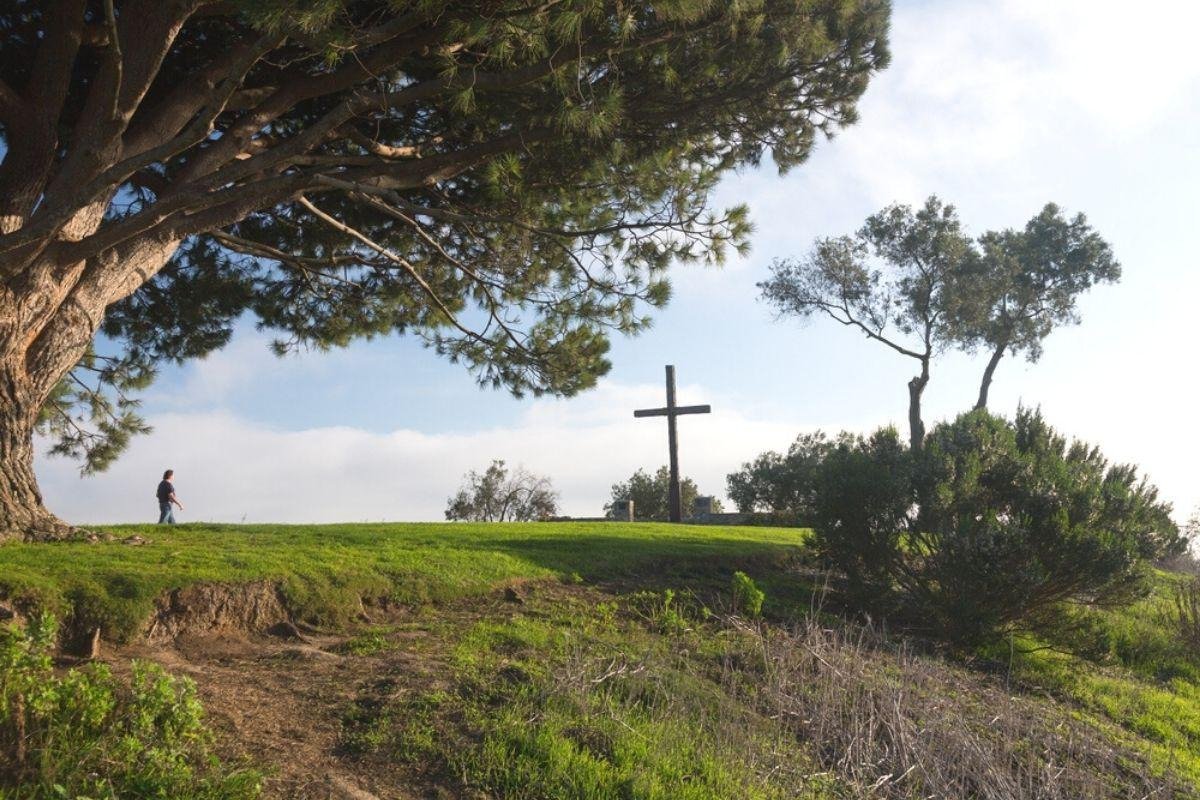 Serra Cross