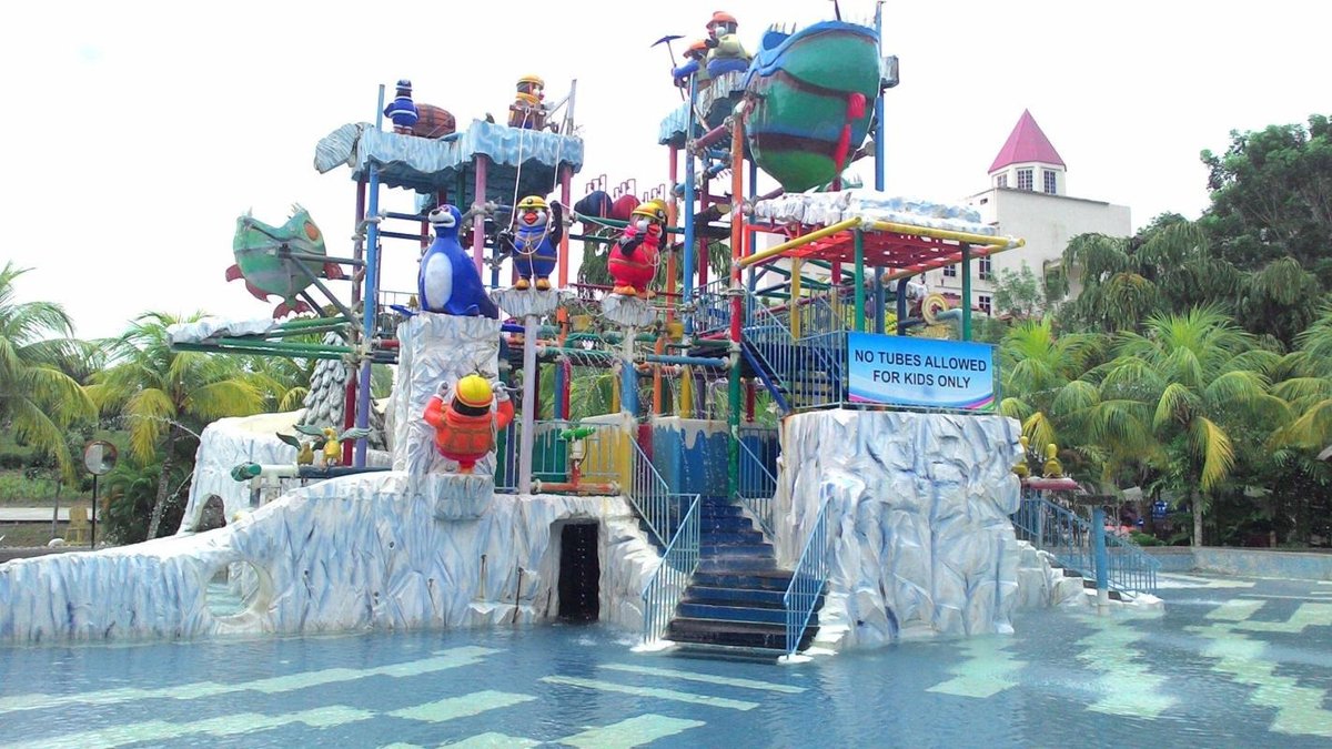Neesa Homestay Bukit Gambang Waterpark